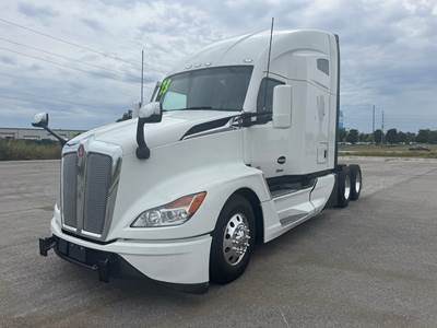 2023 Kenworth T680 Sleeper Semi Truck - Factory Warranty Remaining, X15 Cummins, 450hp, Carrier APU,