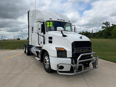 2021 Mack Anthem Sleeper, Single Bunk , MP8 , 445hp , APU, Warranty Options , Financing Available , Trades Welcome