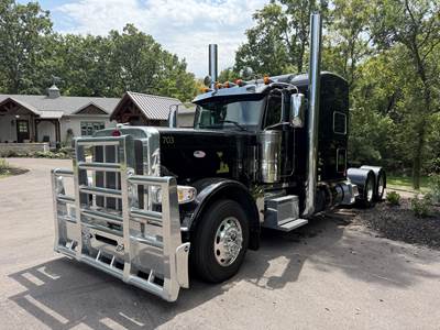 2023 Peterbilt 389 Sleeper Semi Truck