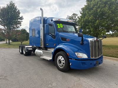 2020 Peterbilt 579 Sleeper Semi Truck, 146,000 Miles on the NEW LONG BLOCK!!!! APU , 80in Sleeper , Single Bunk , Tool Box, New Drive Tires,