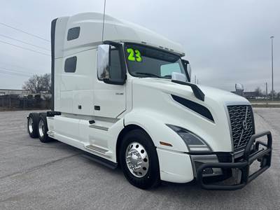 2023 Volvo VNL Sleeper Semi Truck, Carrier APU , Fridge , Factory Warranty Remaining , 455hp ,