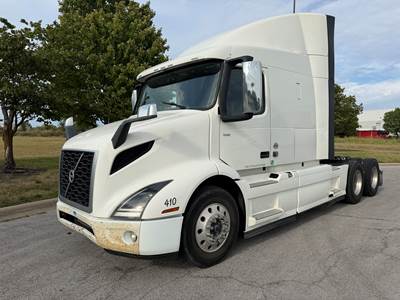 2020 Volvo VNL 640 Sleeper Semi Truck, 527,000 miles, D13 , 10 New Tires , Passing Dot , 6 Month Unlimited Mile Warranty , Call 417-987-0566