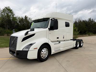 2022 Volvo VNL740 Sleeper Semi Truck, Double Bunk , 455HP, D13 Engine , I shift , Financing For All Credit Types
