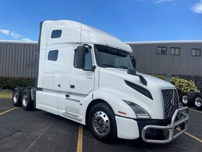 2019 Volvo VNL Sleeper Semi Truck, New Aftertreatment System, APU, Fresh Oil Change, Passing Dot, 6 Month Warranty Unlimited Miles