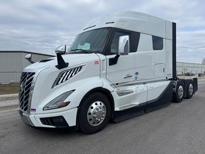 2025 Volvo VNL 840 , ULTRA LOW MILES ONLY 47,856 MILES, 5YR 500K FACTORY WARRANTY, 500HP, 13 SPEED AUTOMATIC !!!!!!!