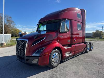 2022 Volvo VNL860 Sleeper Semi Truck , Factory Warranty , Work Station, Apu , Disc Brakes, DOT Passing, Full Detail , Zero Down Financing WAC!