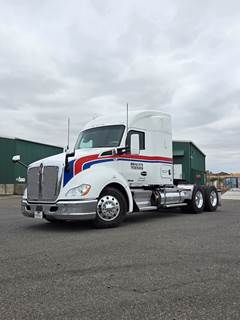 2022 Kenworth T680 Sleeper Semi Truck
