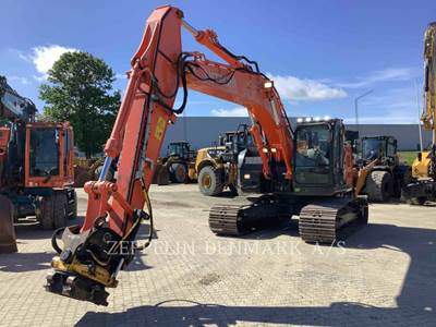 Hitachi ZX225 Excavator