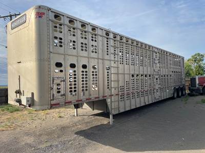 53’ Wilson livestock Trailer