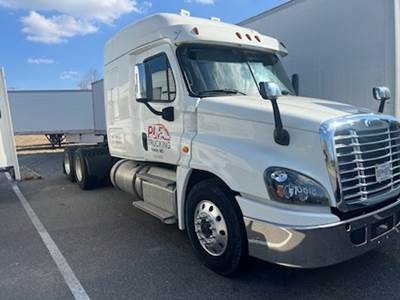 2016 Freightliner Cascadia 125 Cabover with Sleeper
