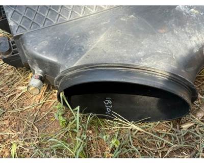 Freightliner Cascadia Air Cleaner / Air Filter Housing