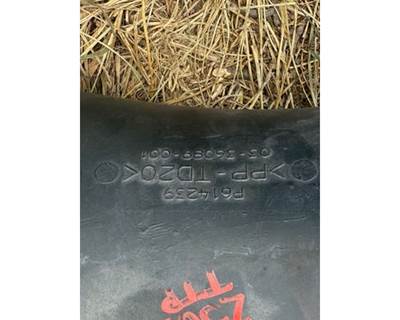 Freightliner Cascadia Air Cleaner / Air Filter Housing