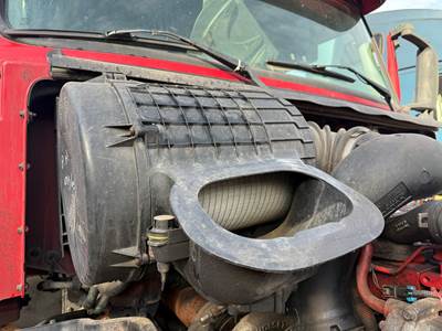 2003-2007 Volvo VNL Air Cleaner