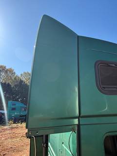 03-24 Volvo VNL780 Passenger Upper Cab Fairing