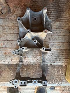 DD15 Alternator Engine Bracket A4721550335