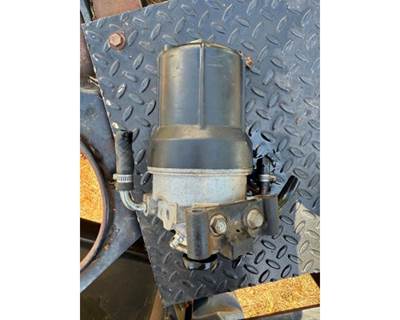 Used Isuzu 6HK1X Fuel Filter Housing with Primer Pump for 2007 Chevrolet C7500
