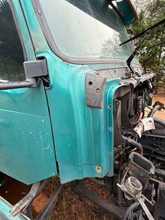 1998-2018 Volvo Passenger Fender Extension To Hood