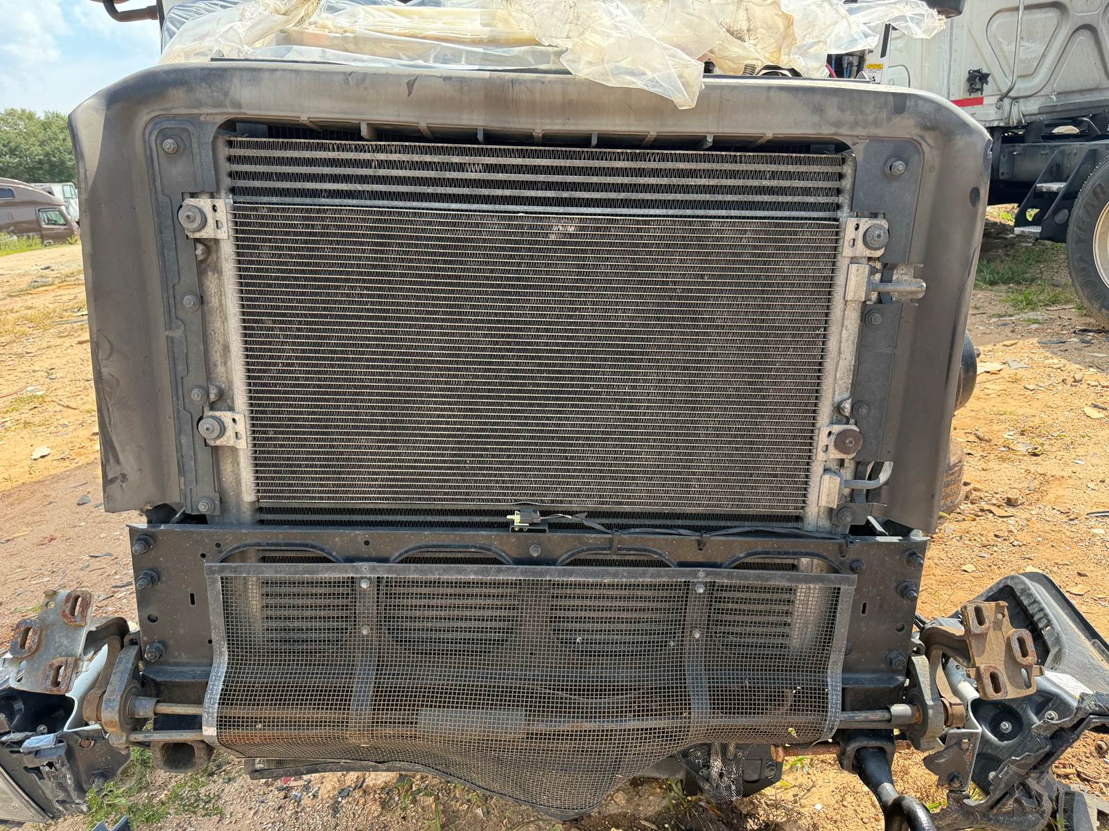 2008-2014 Radiator for Volvo D13 For Sale | Spartanburg, SC | 21593032 ...