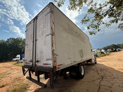 1999 Freightliner FL70 23ft x 102in Box