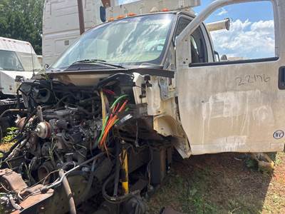 Chevrolet C7500 Valve Cover