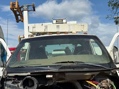 Chevrolet C7500 Windshield Glass