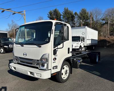 Hino S5 Single Axle Cab & Chassis Truck - Isuzu, 215HP, 6 Speed Automatic