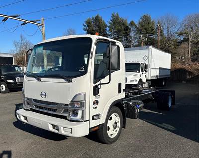 Hino S5 Single Axle Cab & Chassis Truck - Isuzu, 215HP, 6 Speed Automatic