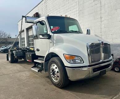 Kenworth T280 Hooklift Truck - Paccar, Automatic