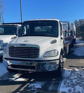 Freightliner M2 106 Rollback Tow Truck - Automatic