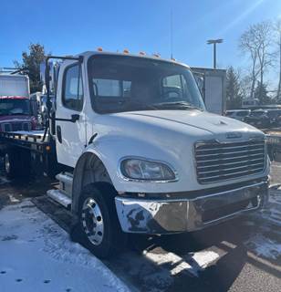 Freightliner M2 106 Rollback Tow Truck - Automatic