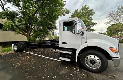 Kenworth T280 Rollback Tow Truck - Automatic