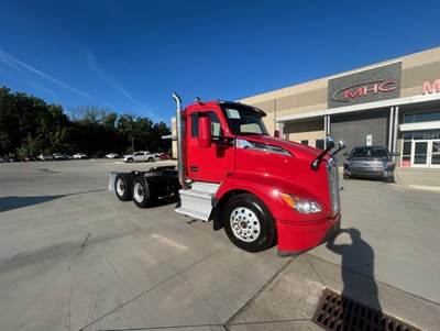 Kenworth T680 Day Cab Truck - Paccar 455HP, 12 Speed Automated Manual