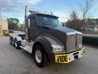 Kenworth T880 Day Cab Truck - Cummins 565HP, 18 Speed Manual