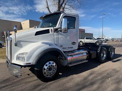Kenworth T880 Day Cab Truck - Cummins 450HP, 12 Speed Automated Manual