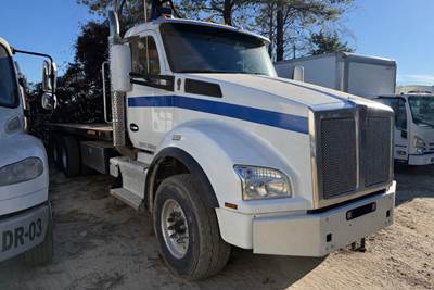 Kenworth T880 Tandem Axle Rollback Tow Truck - Cummins, 450HP, 10 Speed Manual