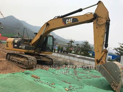 Caterpillar 320D2 Excavator