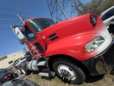 2016 Mack Pinnacle CXU613 Day Cab Truck