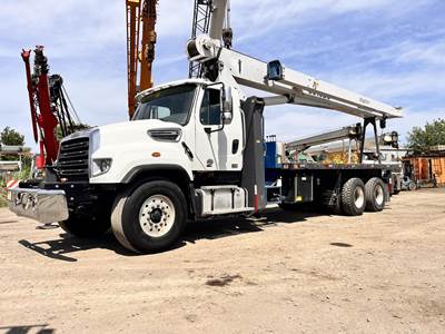 Freightliner 114SD 30-Ton Crane Truck - 2013 MANITEX 30102C Crane, 102ft Reach, Manual