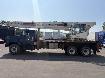 International 2674SF 25-Ton Crane Truck - 2002 TEREX RS5092 Crane, 92ft Reach, Automatic