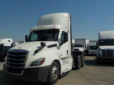 Freightliner Cascadia 126 Day Cab Truck - Detroit 455HP, Automatic