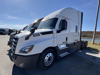 Freightliner Cascadia 126 Sleeper Semi Truck - 72" Condo, Detroit 400HP, Automatic