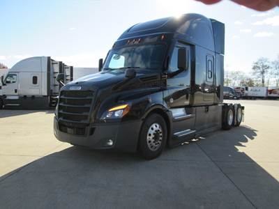 Freightliner Cascadia 126 Sleeper Semi Truck - 72" Condo, Detroit 400HP, Automatic