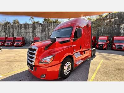 Freightliner Cascadia 126 Sleeper Semi Truck - 72" Double Bunk, Detroit 455HP, Automatic