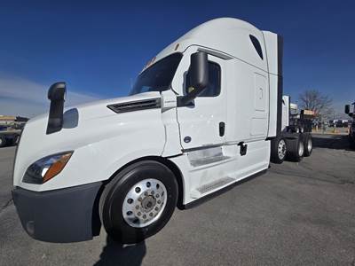 Freightliner CASCADIA Tri Axle Sleeper Semi Truck - 72" Condo, Detroit 455HP, Automatic