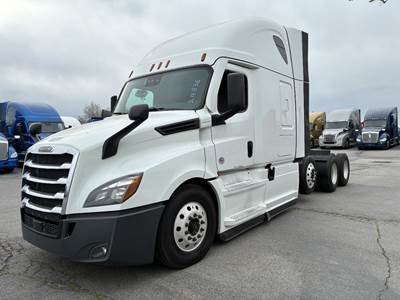 Freightliner 724X-I Tri Axle Sleeper Semi Truck - 72" Double Bunk, Detroit 455HP, Automatic