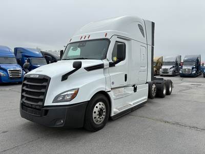 Freightliner 724X-I Tri Axle Sleeper Semi Truck - 72" Double Bunk, Detroit 455HP, Automatic