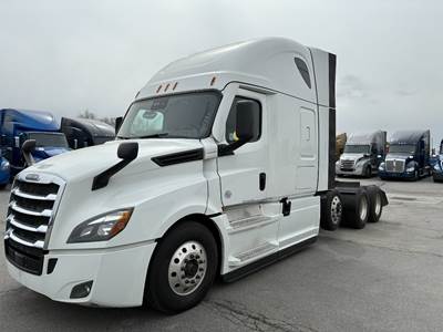 Freightliner 724X-I Tri Axle Sleeper Semi Truck - 72" Double Bunk, Detroit 455HP, Automatic