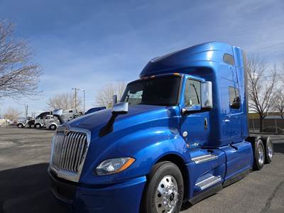 International LT625 Sleeper Semi Truck - 73" Sky Rise, Cummins 450HP, Automatic