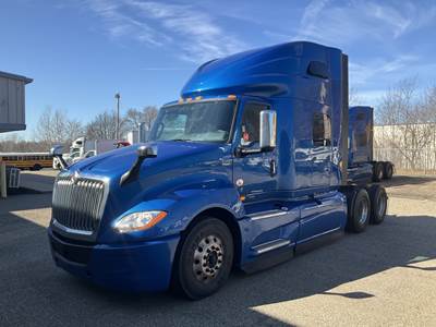 International LT625 Sleeper Semi Truck - 73" Sky Rise, Cummins 450HP, Automatic