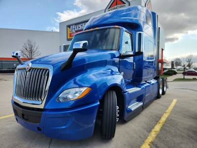 International LT625 Sleeper Semi Truck - 73" Sky Rise, Cummins 450HP, Automatic